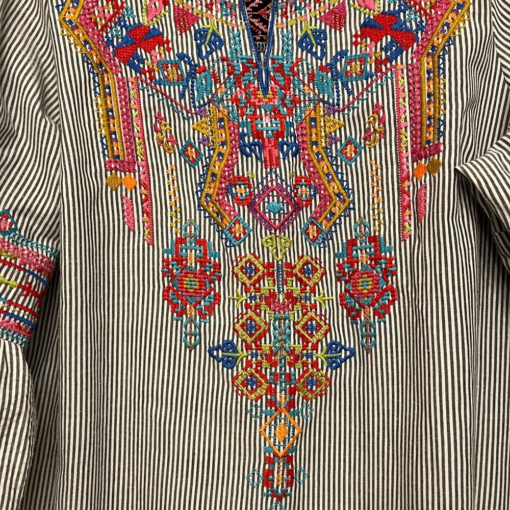 💐Calessa Beautifully Embroidered Xl -Excellent Condition